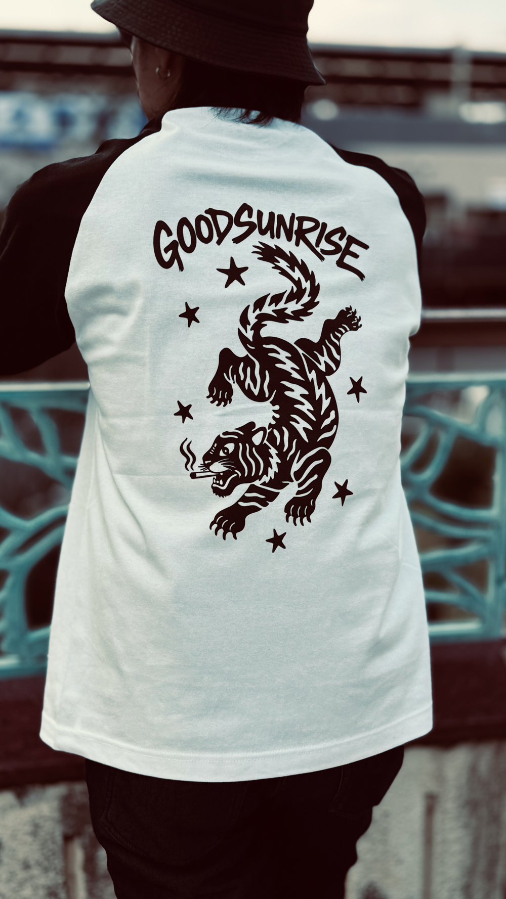 Iketora BACK PRINT RAGLAN T-SHIRT